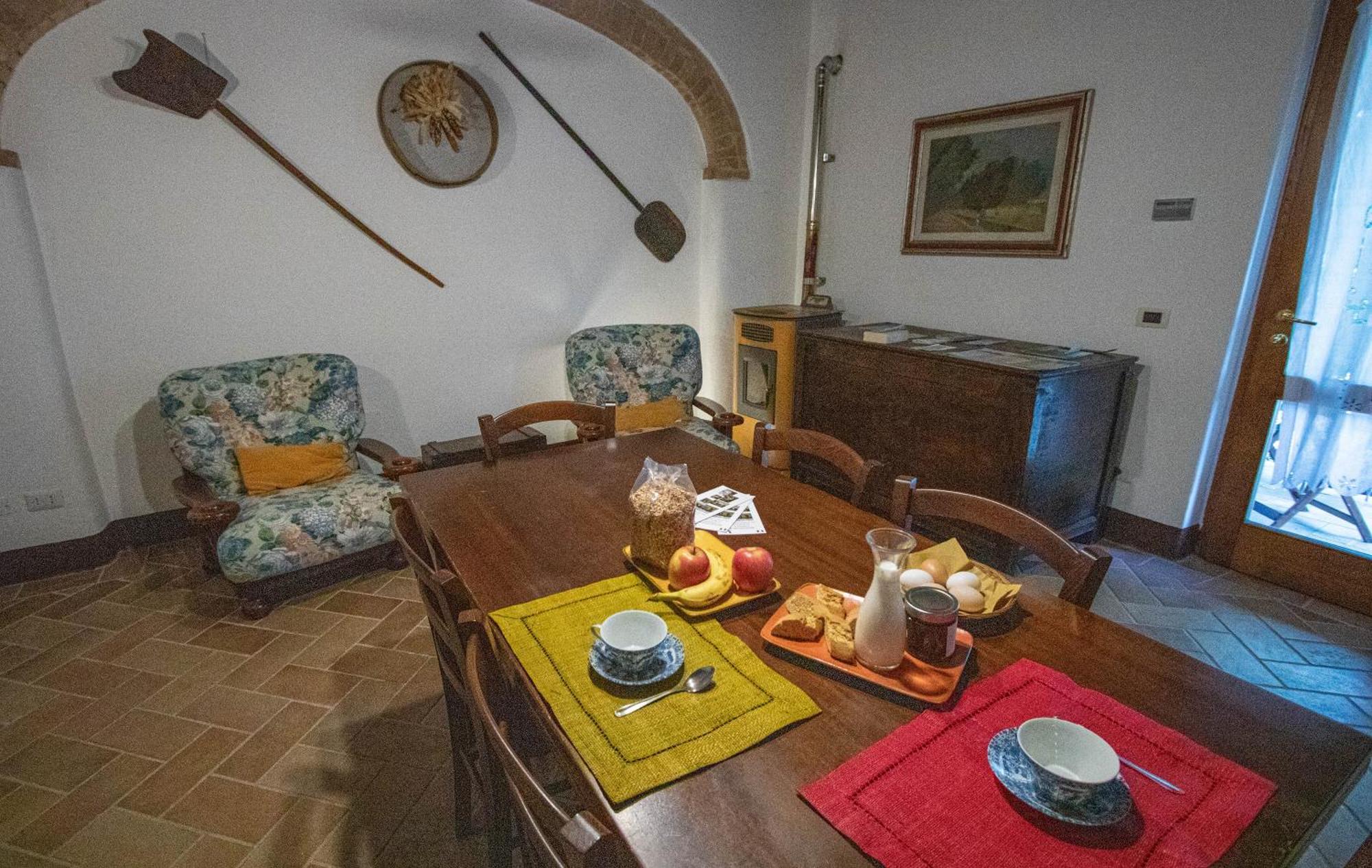 Agriturismo Biofattoria L'Upupa Монтальчино Экстерьер фото