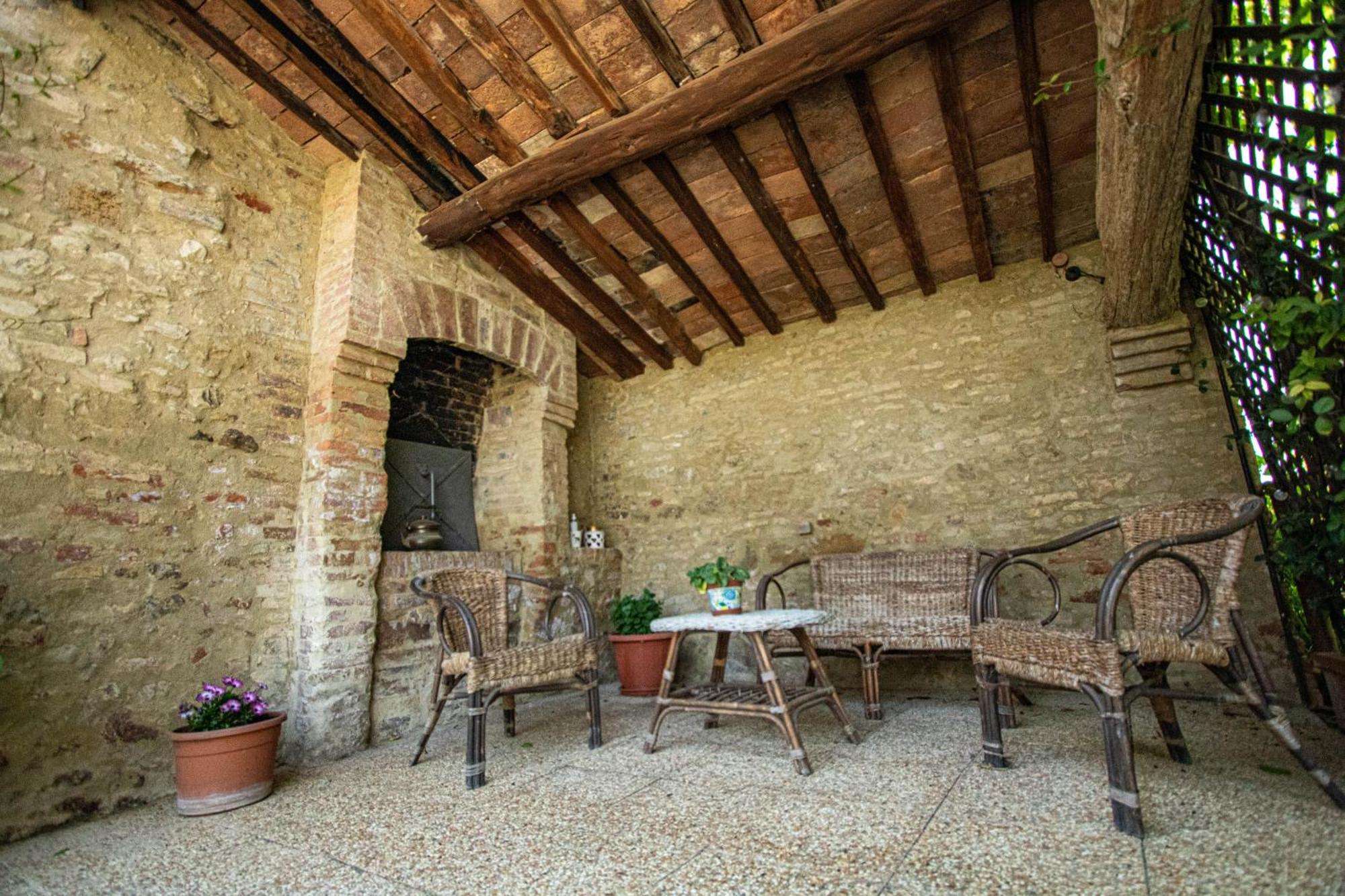 Agriturismo Biofattoria L'Upupa Монтальчино Экстерьер фото